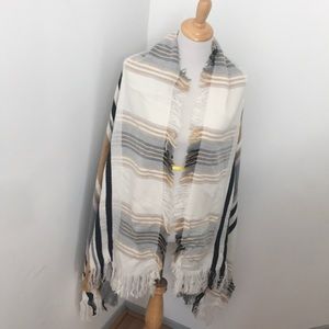 NWT- drape/wrap